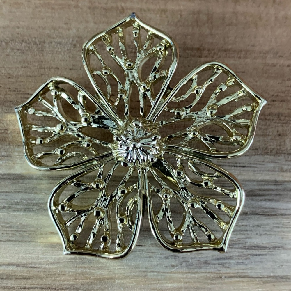 Vintage Gold Tone Flower Brooch